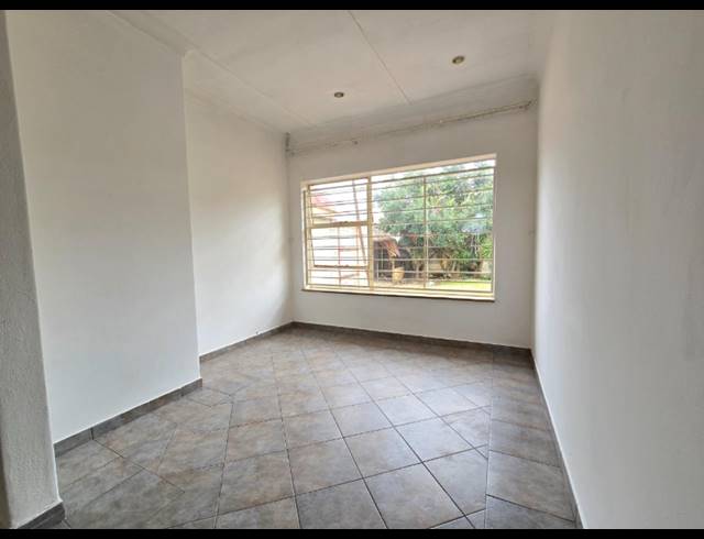 3 BEDROOM FREEHOLD FOR SALE IN RIDGEWAY
